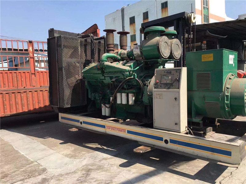 镜铁区如何判断柴油发电机组的机油温度是否达到了合适的预热温度？